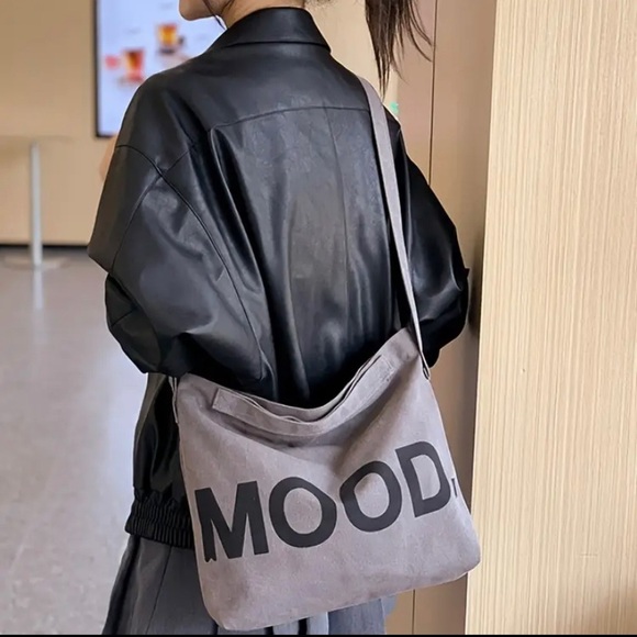 Canvas Spacious Multi-Layer Shoulder Handbag in Color Gray ๐ BEST IN BAGS HP ๐ - Picture 4 of 12